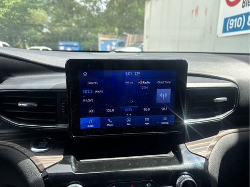 Used 2021 Ford Explorer Limited w/ Equipment Group 301A RWD image 26