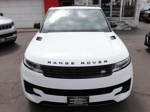Used 2025 Land Rover Range Rover Sport SE AWD/4WD image 9
