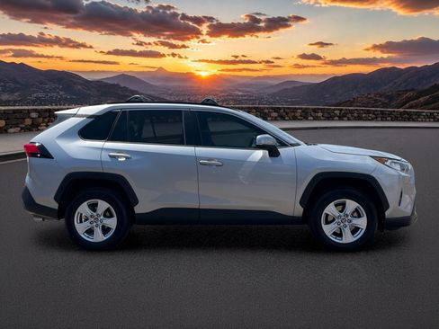 Used 2019 Toyota RAV4 XLE w/ Carpet Mat Package FWD image 6
