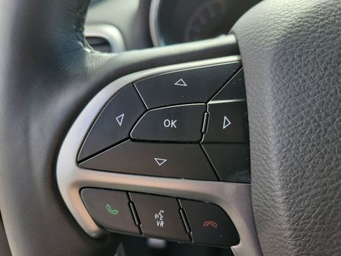 Used 2022 Jeep Grand Cherokee Laredo X image 23