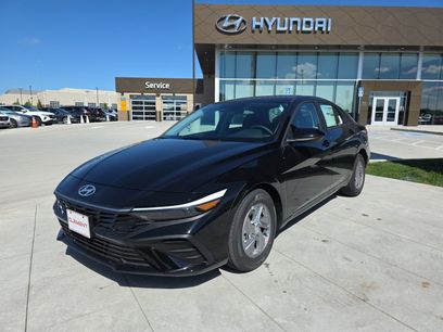 New 2025 Hyundai Elantra SE