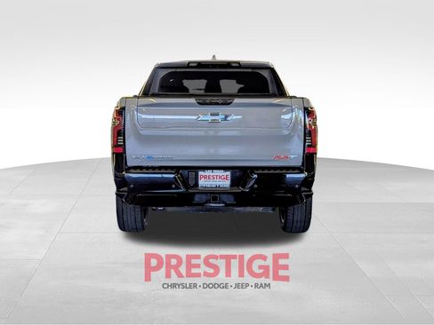 Used 2025 Chevrolet Silverado EV RST AWD/4WD image 9