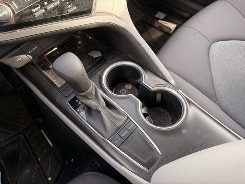 Used 2022 Toyota Camry LE image 18