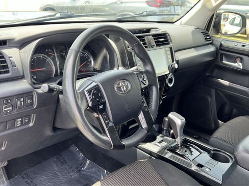Used 2024 Toyota 4Runner TRD Off-Road AWD/4WD image 17