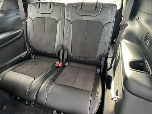 New 2025 Jeep Grand Cherokee L Altitude image 32