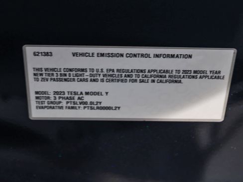 Used 2023 Tesla Model Y Performance image 27