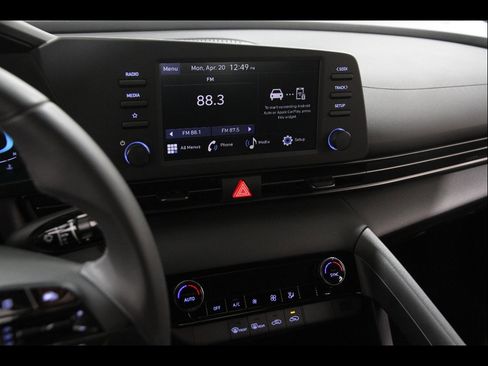 Certified 2025 Hyundai Elantra Sport FWD image 9