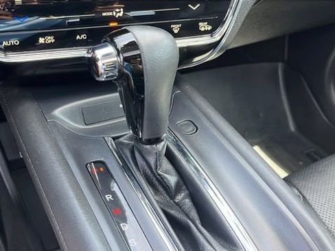 Used 2020 Honda HR-V Touring image 17
