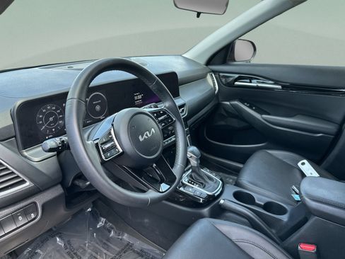 Used 2024 Kia Seltos EX FWD image 23