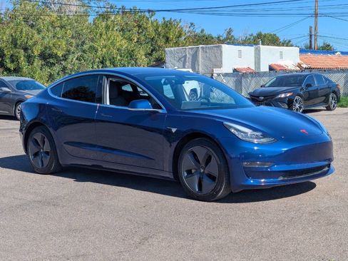 Used 2019 Tesla Model 3 Standard Range image 1