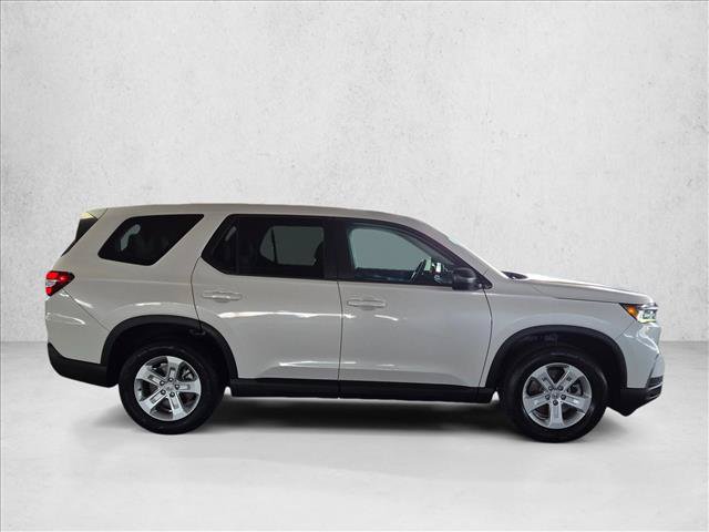 Used 2023 Honda Pilot LX image 4