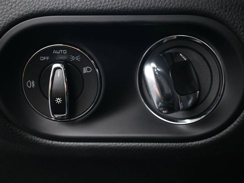 Used 2026 Porsche Macan image 25