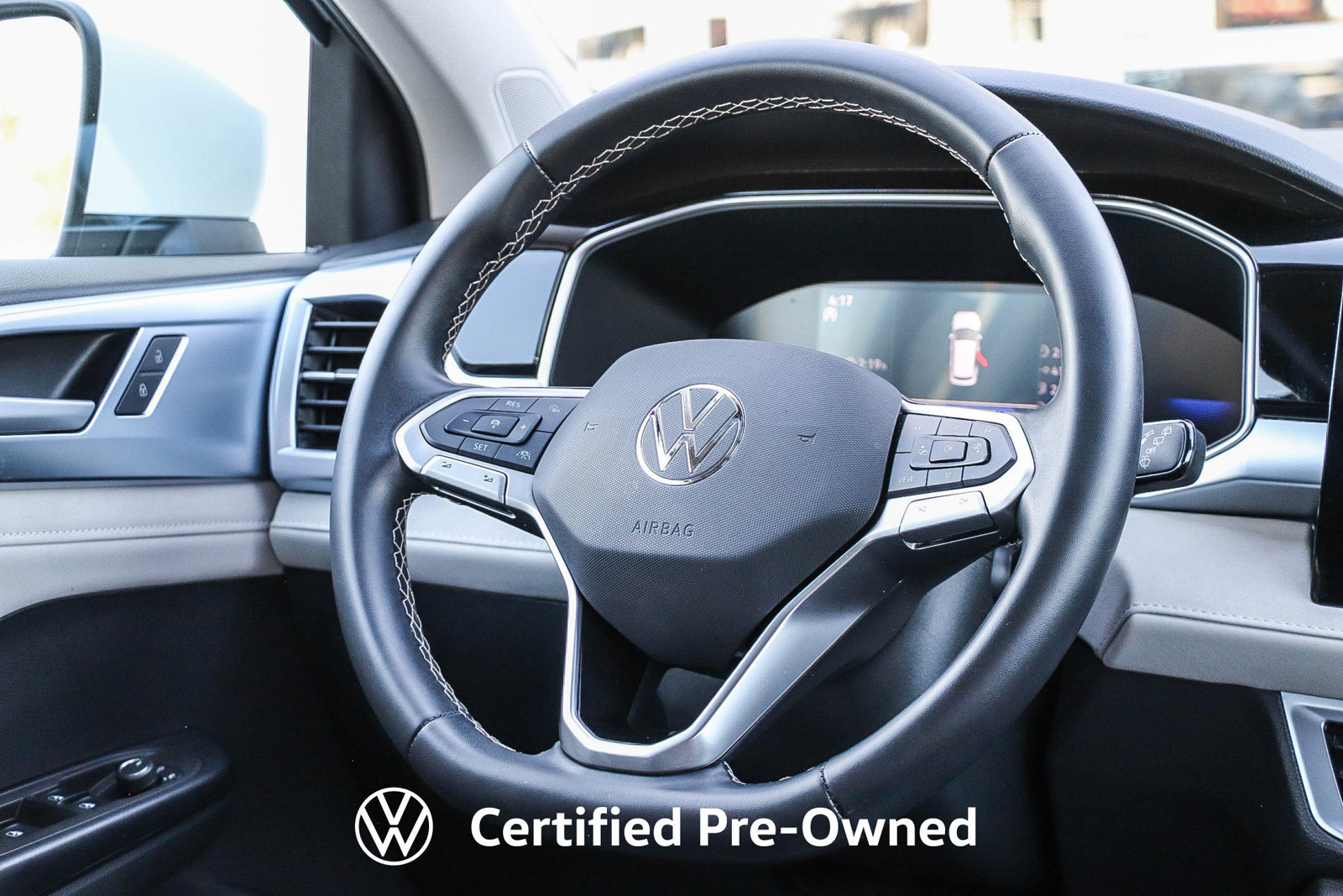Used 2025 Volkswagen Taos SE FWD image 17