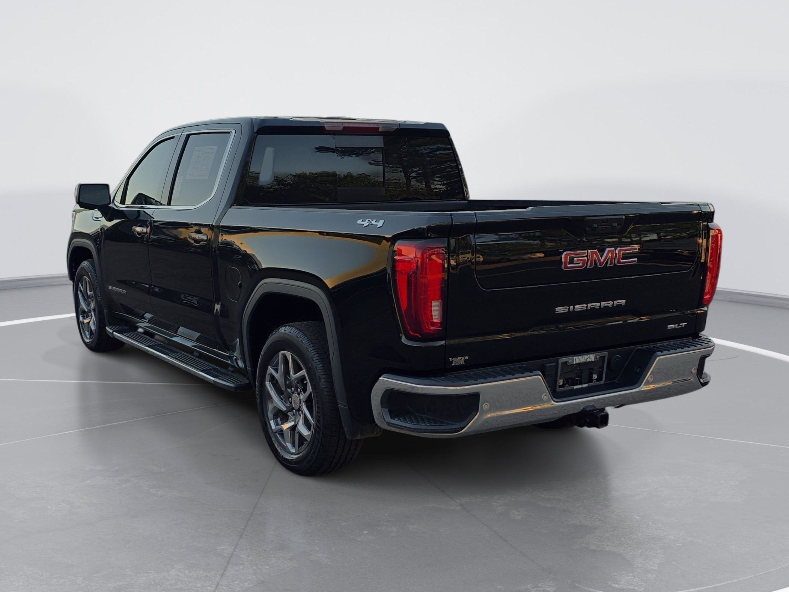 Used 2024 GMC Sierra 1500 SLT w/ SLT Premium Plus Package AWD/4WD image 5