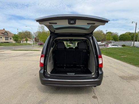 Used 2015 Chrysler Town & Country Touring-L w/ Driver Convenience Group FWD image 8