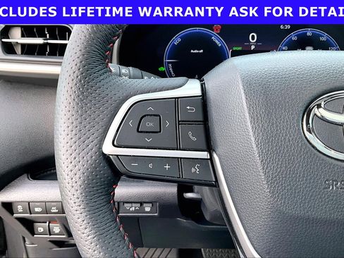 Used 2025 Toyota Sienna XSE w/ XSE Plus Package FWD image 14
