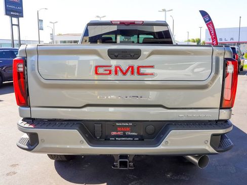 New 2026 GMC Sierra 2500 Denali w/ Denali Reserve Package AWD/4WD image 11