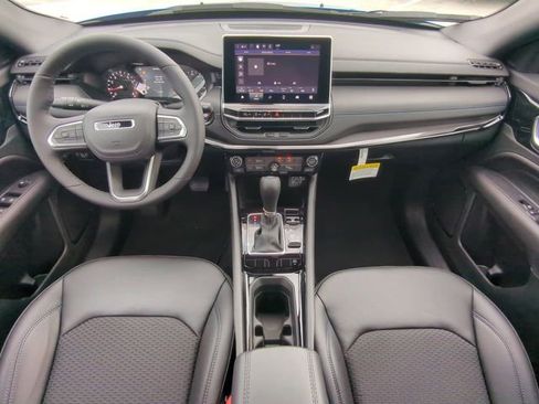 New 2026 Jeep Compass Latitude image 17