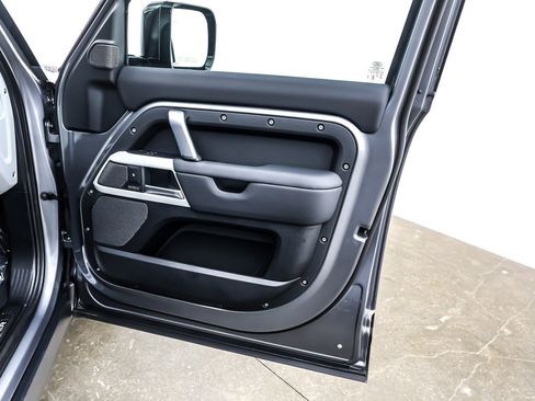 Used 2024 Land Rover Defender 110 X-Dynamic SE image 24