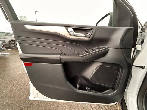 Used 2021 Ford Escape SE w/ SE Sport Appearance Package image 29