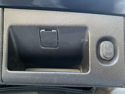 Used 2019 GMC Yukon XL SLT w/ Graphite Performance Edition image 39