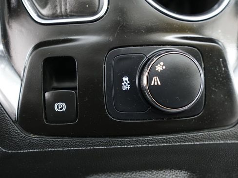 Used 2020 Chevrolet Traverse LS image 31