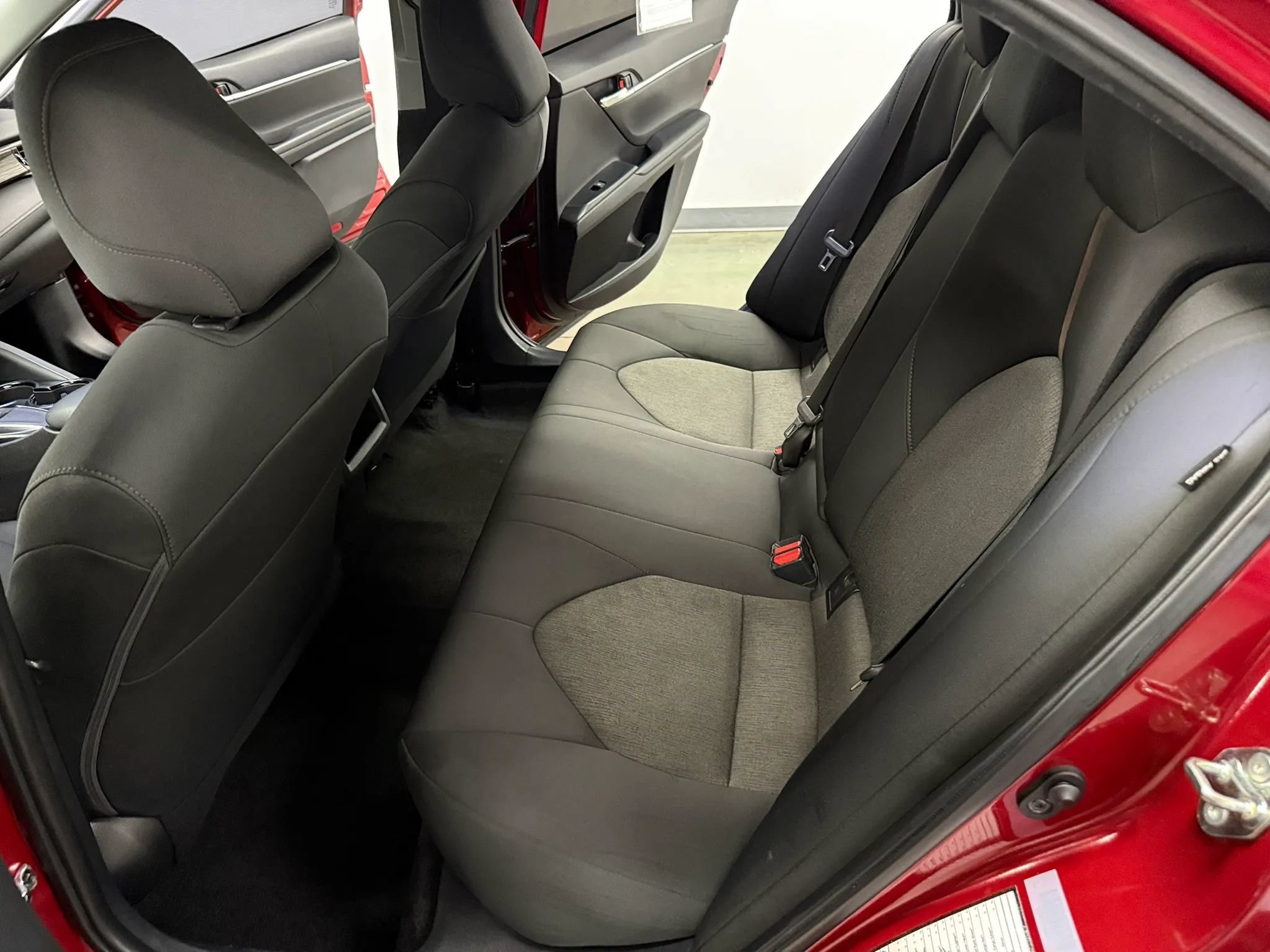 Used 2020 Toyota Camry LE FWD image 12