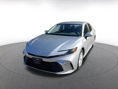 Used 2025 Toyota Camry LE image 6