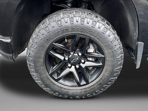 Used 2020 Chevrolet Silverado 1500 Custom Trail Boss w/ Custom Convenience Package AWD/4WD image 3