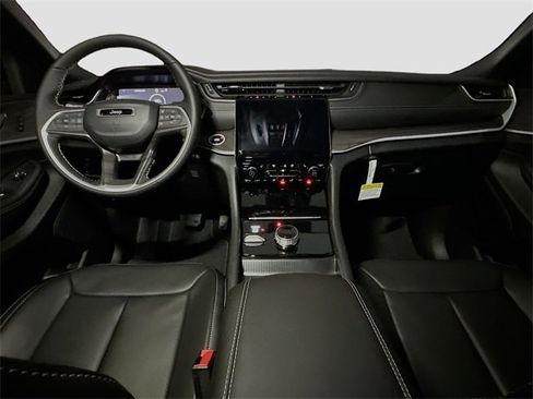 New 2025 Jeep Grand Cherokee Limited w/ Luxury Tech Group II image 6