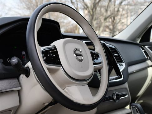 Used 2025 Volvo XC90 B6 Plus w/ Protection Package Premier image 11