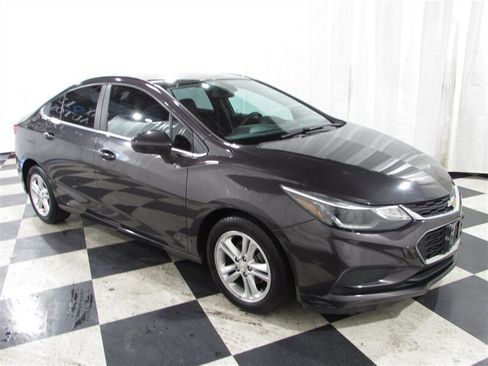Used 2017 Chevrolet Cruze LT w/ Convenience Package image 11