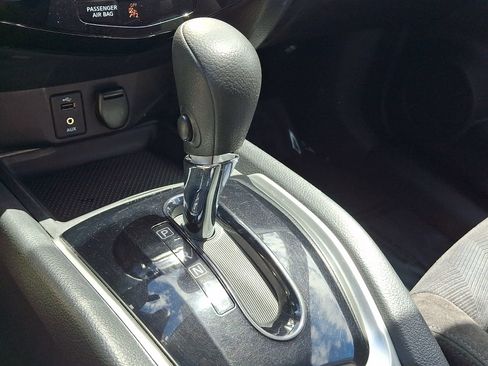 Used 2015 Nissan Rogue SV w/ SV Premium Package AWD/4WD image 15