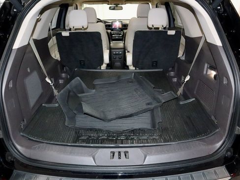 Certified 2023 Ford Explorer Platinum w/ Class IV Trailer Tow Package image 18