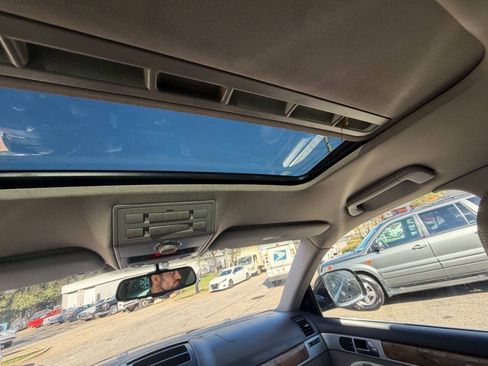 Used 2010 Volkswagen Touareg TDI AWD/4WD image 10