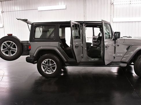 Used 2023 Jeep Wrangler Sahara image 29