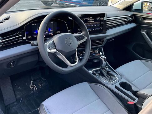 New 2026 Volkswagen Jetta SE image 8