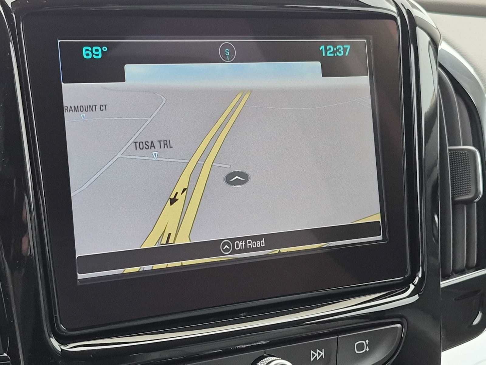 Used 2018 Chevrolet Traverse LT w/ LPO, Floor Liner Package FWD image 28