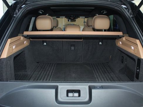 Used 2023 Land Rover Range Rover SE image 12