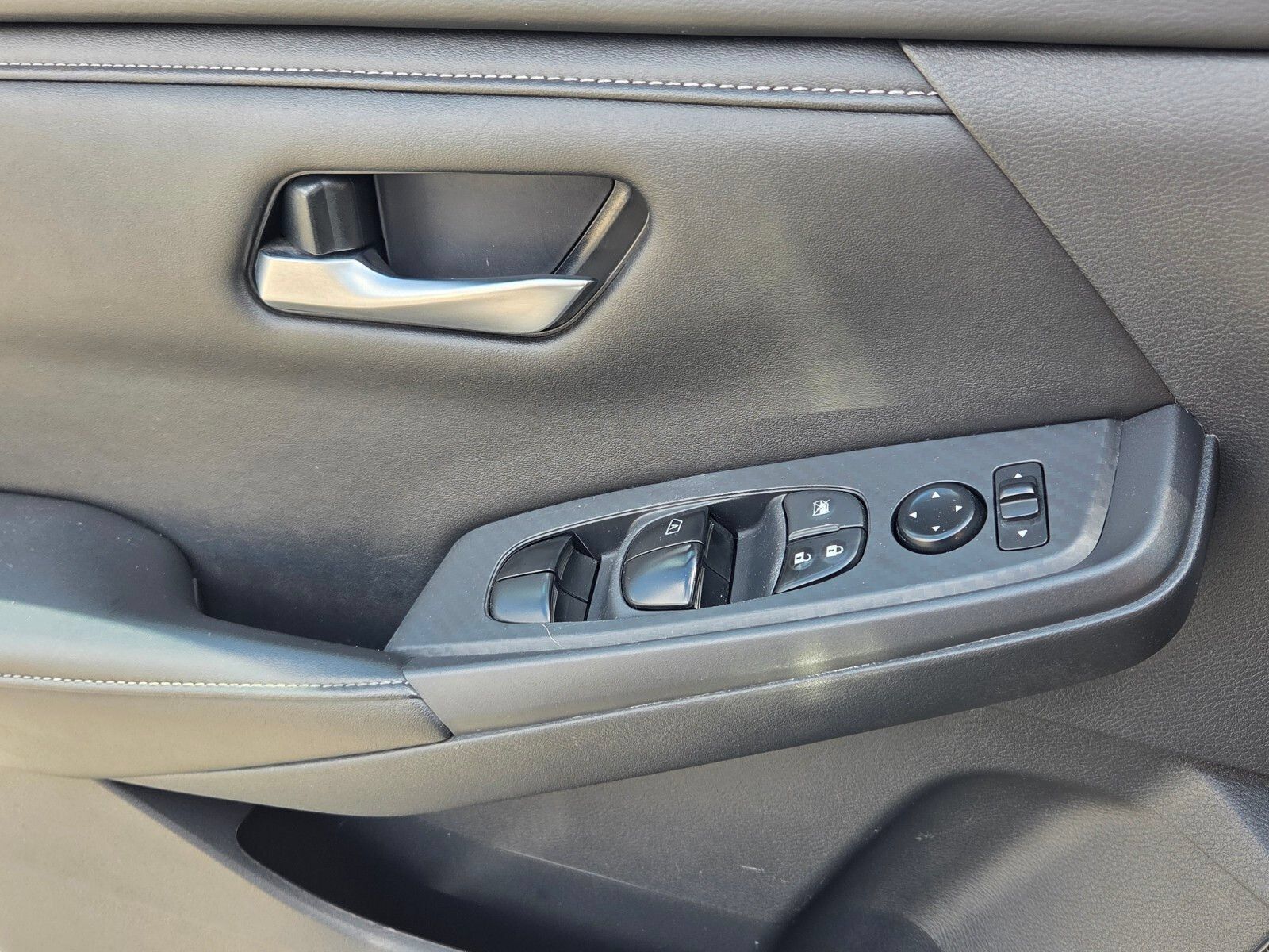 Used 2024 Nissan Sentra SV FWD image 30