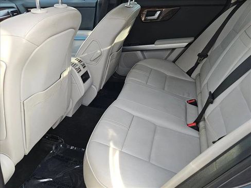 Used 2011 Mercedes-Benz GLK 350 2WD image 17