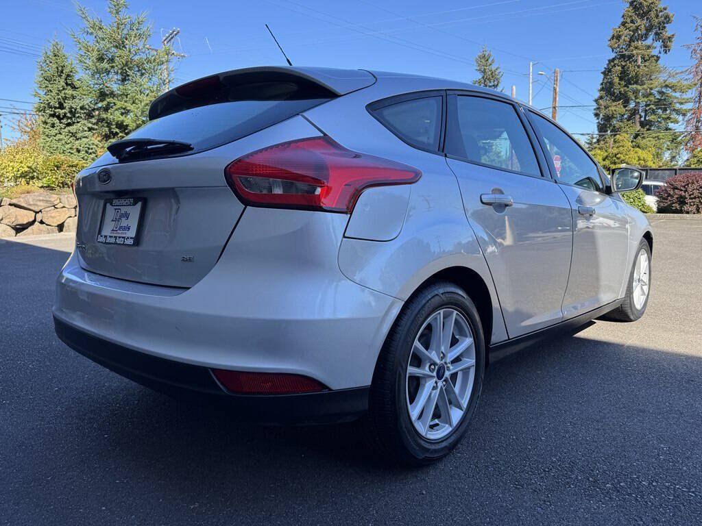 Used 2018 Ford Focus SE FWD image 3