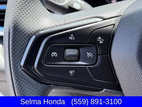 Used 2025 Chevrolet Trax LT FWD image 13
