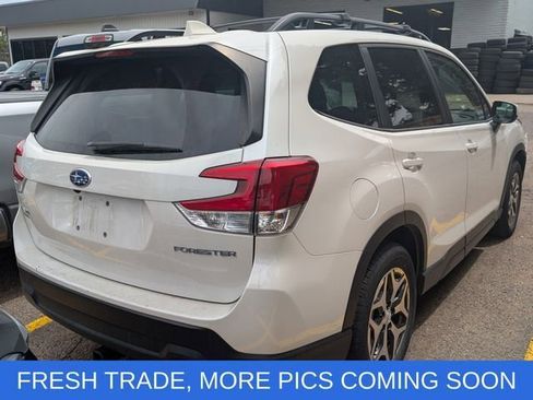Used 2023 Subaru Forester Premium AWD/4WD image 3