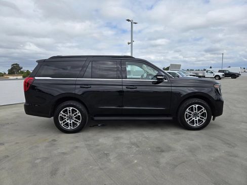 Used 2025 Ford Expedition Active AWD/4WD image 2