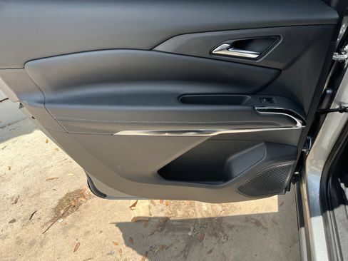 Used 2026 Chevrolet Traverse LT FWD image 13
