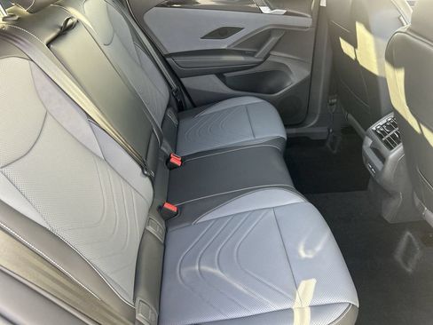 New 2026 Volkswagen Tiguan SE FWD image 9
