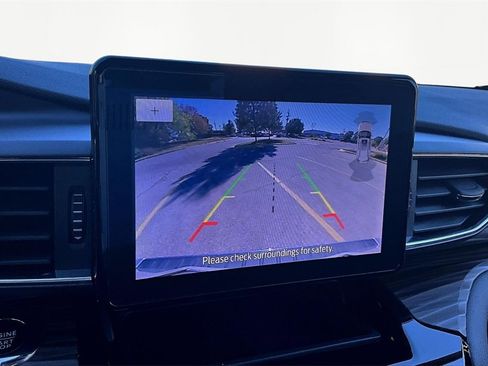 Used 2023 Ford Explorer Limited image 21