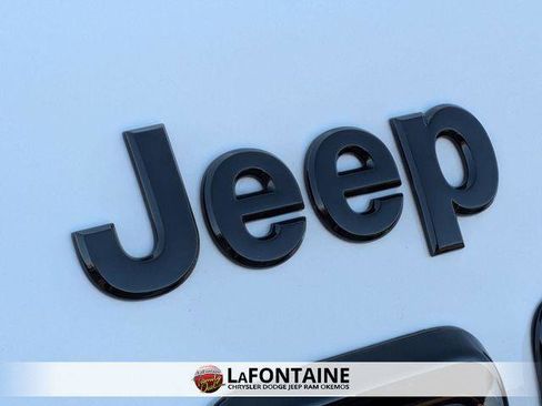 Certified 2023 Jeep Cherokee Altitude Lux image 9