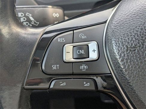 Used 2019 Volkswagen Tiguan SE image 28